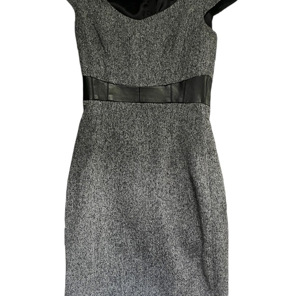 Bin 2C EUC H&M Tweed Dress Sz 4 Cap Sleeves Faux Leather Waist Gray Midi Knee - Picture 3 of 10